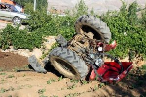 Adıyaman'da traktör devrildi