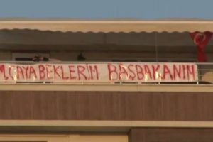 Başbakan'ı şaşırtan pankart