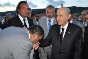 ''Gazetecilerle işim yok, dışarı''