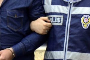 İçi kağıt dolu dolar destesiyle dolandırıcılık