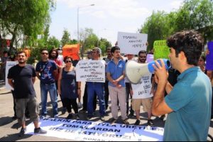 TOMA'ya bornozlu protesto