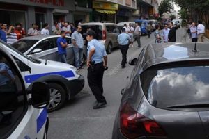 Soyguncular Başbakan'ın korumalarına takıldı