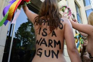 FEMEN'den 'diktatör' protestosu