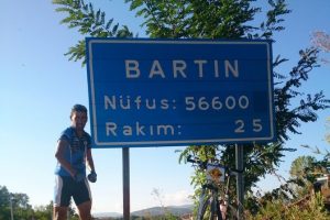 Kazada ölen arkadaşları için...
