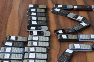 Bursa'da kaçak telefon ve sigara operasyonu