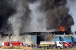 Fabrika yangınına helikopterli müdahale