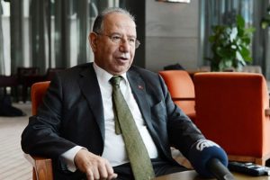 Hem konuşuyoruz hem şikayet ediyoruz