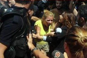 Taksim Gezi Parkı kapatıldı, barış zincirine müdahale