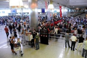 Atatürk Havalimanı'nda gurbetçi yoğunluğu