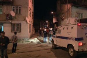 Maç yüzünden mahalle savaş alanına döndü