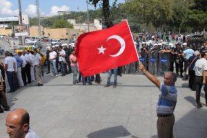 Dolmabahçe'de ''barış zinciri'' gerginliği