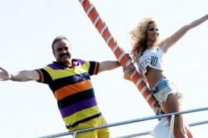 Aferdita Dreshaj ve Bülent Serttaş'tan Titanik pozu