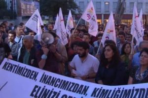 Beyoğlu'nda cemevi-cami protestosu