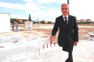 Mermer bloklar özgürlük heykellerine dönüşüyor