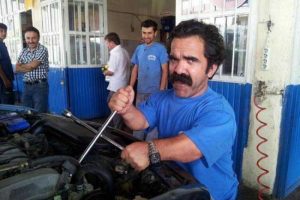 Çaycı Hüseyin oto tamircisi oldu