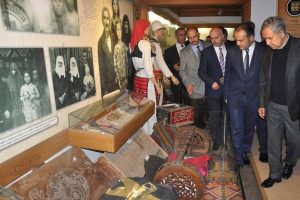 Arınç, İnegöl Kent Müzesine hayran kaldı