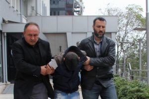 Türbe hırsızları yakalandı