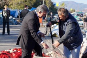 Gül'e balıkçı sürprizi