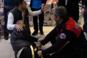 Nişanlısını taciz edeni AVM'de vurdu