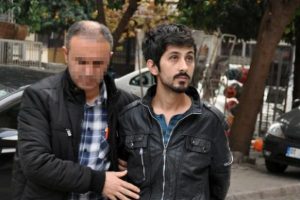 Direndi diye bıçakla yaraladı