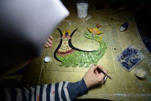 Çiçekten sanat yapıyor