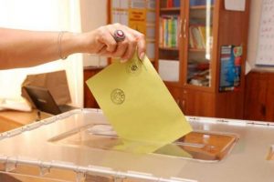 Son anketlere göre partilerin oy oranları tahminleri yüzde kaç?