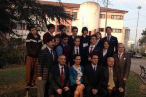 Boynu Bükükler 1. bölüm 2. fragmanı izle