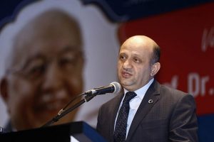 Dinle ilim bir arada olmaz diyen anlayış tarihe gömüldü