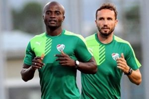 Bursaspor'da Dany Nounkeu ile yollar resmen ayrıldı