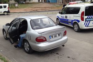 Bursa'da otomobilde erkek cesedi bulundu