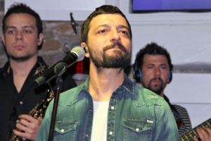Mehmet Erdem yelkenciler için sahne aldı