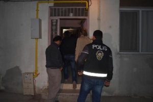 Polisten 'FETÖ'nün ablaları'na operasyon