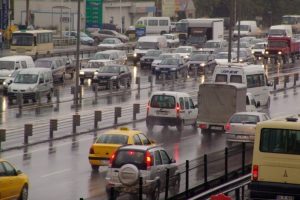 Yağmur İstanbul trafiğini kilitledi