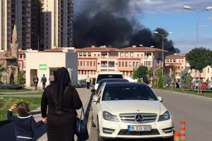 Bursa'daki yangında işyeri sahibi ve bir itfaiyeci yaralandı!