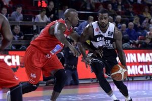 Beşiktaş, deplasmanda farklı kazandı