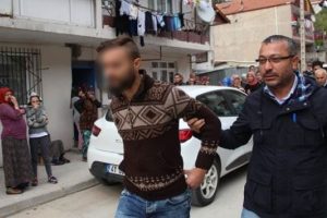 Ölen arkadaşının başında 2 gün bekledi