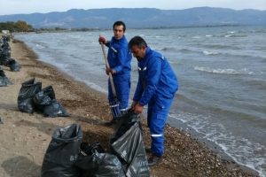 Bursa İznik gölü sahilinde temizlik harekatı