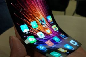 Bükülebilir akıllı telefon göründü