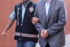 Cezaevi müdürüne FETÖ'den gözaltı