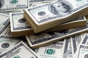 Merkez'in faizi sabit tutacağı beklentisiyle dolar 3.06 lirada
