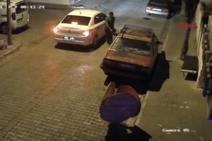 Çaldıkları bilgisayarları cami avlusuna bıraktılar! Yazdıkları not...