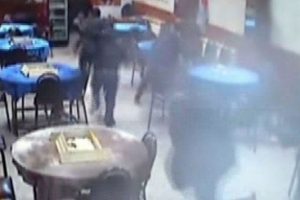 İstanbul'da kahvehaneyi böyle taramışlar