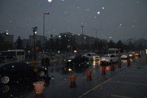 Diyarbakır'a yılın ilk karı yağdı