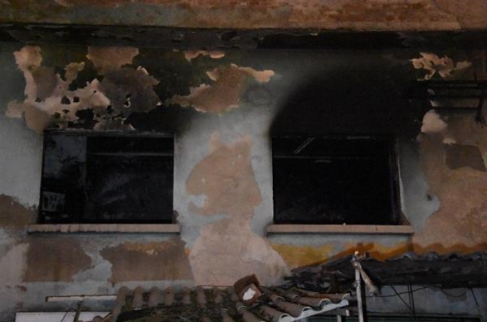Metruk binada yanarak öldü