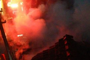 Bursa'da surların içindeki tarihi ev yandı