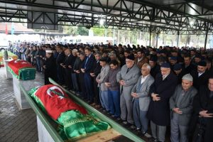 Yurttaki yangında ölen çocuk ile eğitmen toprağa verildi