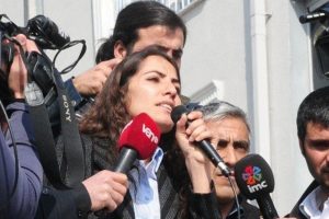 HDP'li Öztürk'ün yargılanmasına başlandı