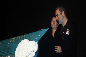 Yılmaz Erdoğan gözyaşlarına hakim olamadı