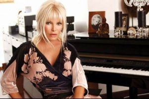 Ajda Pekkan'dan Özge Ulusoy'a ilginç teklif