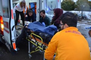 İki otomobil çarpıştı: 1 ölü, 2 yaralı